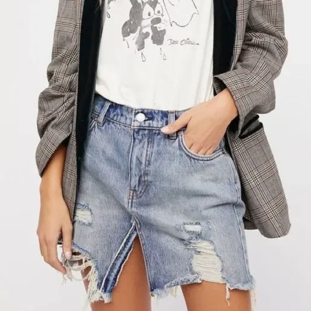 Free People We The Free Harvest Bell Distressed Denim Mini Skirt Size 26 / 4 EUC